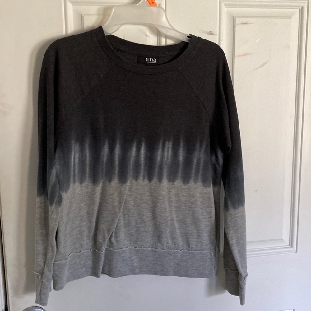 a.n.a Woman’s size a xsmall sweatshirt